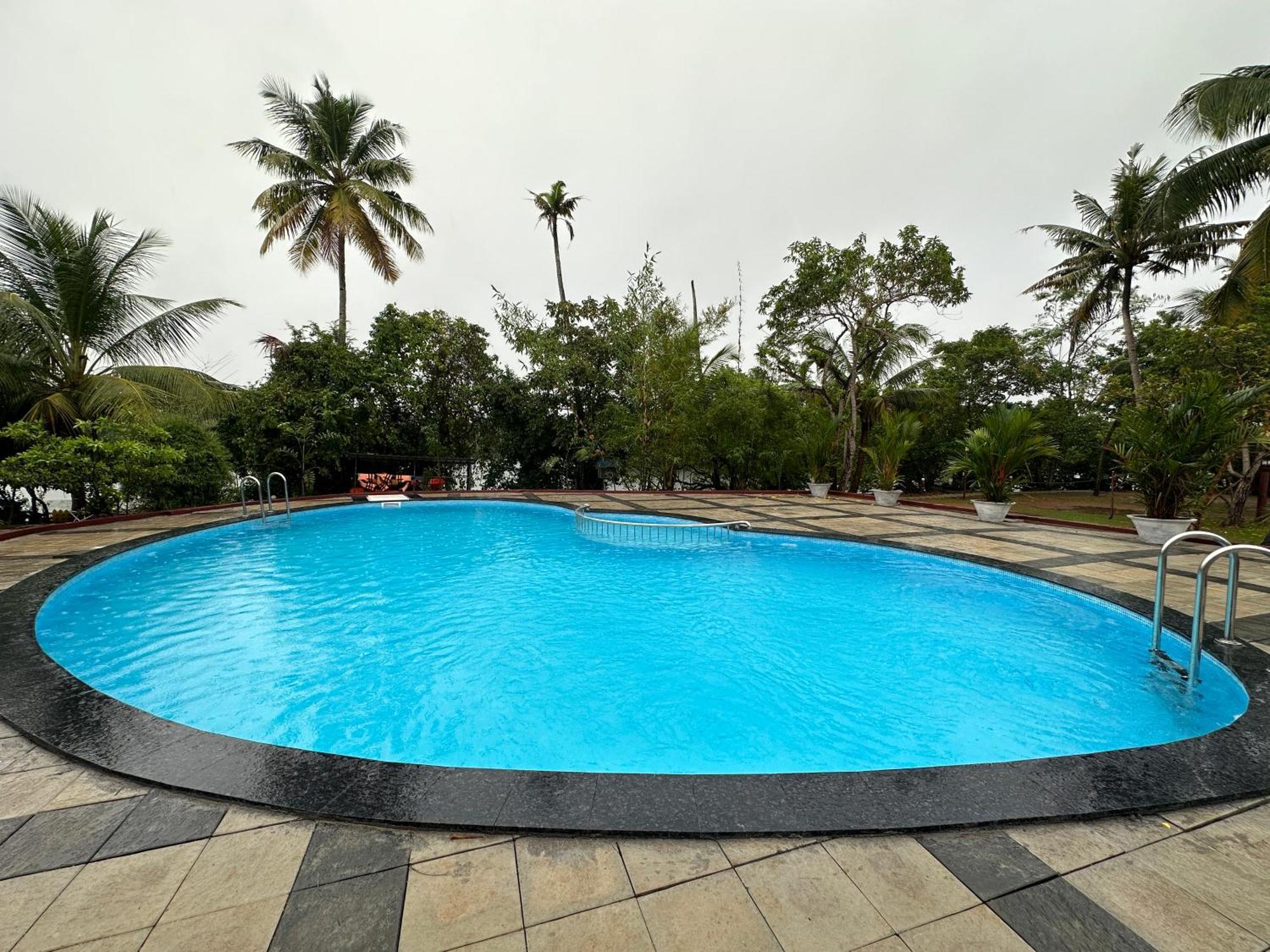 Lake N River Resort Munroe Island Mundrothuruth Exterior foto